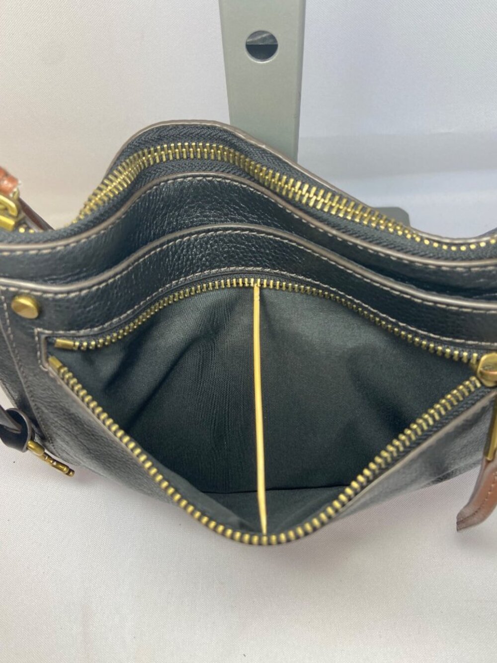 Vintage Fossil Black Pebbled Leather Crossbody Bag Brass Hardware Zip Purse - Picture 12 of 16